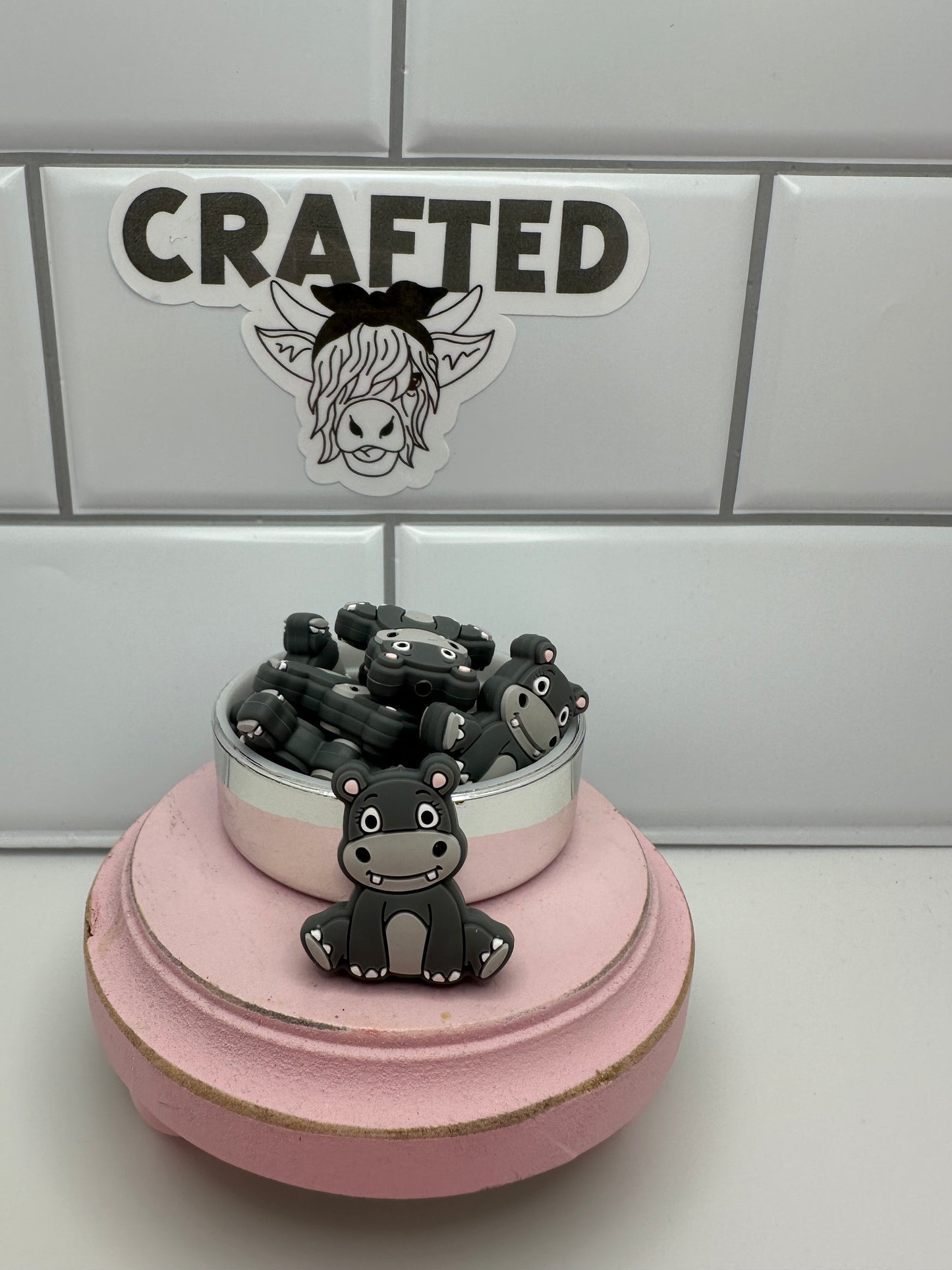 Gray hippo focal bead