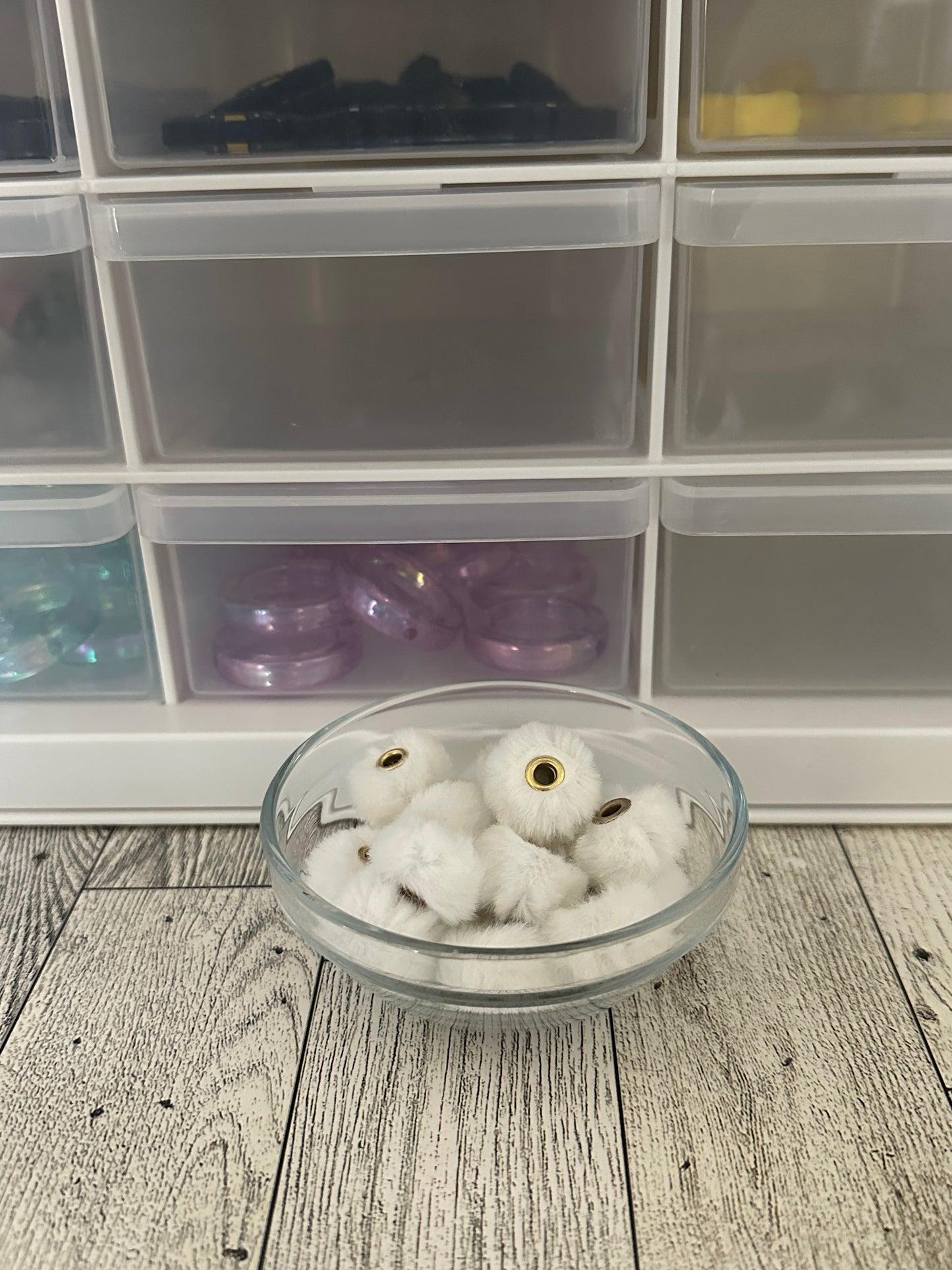 Fuzzy spacer bead