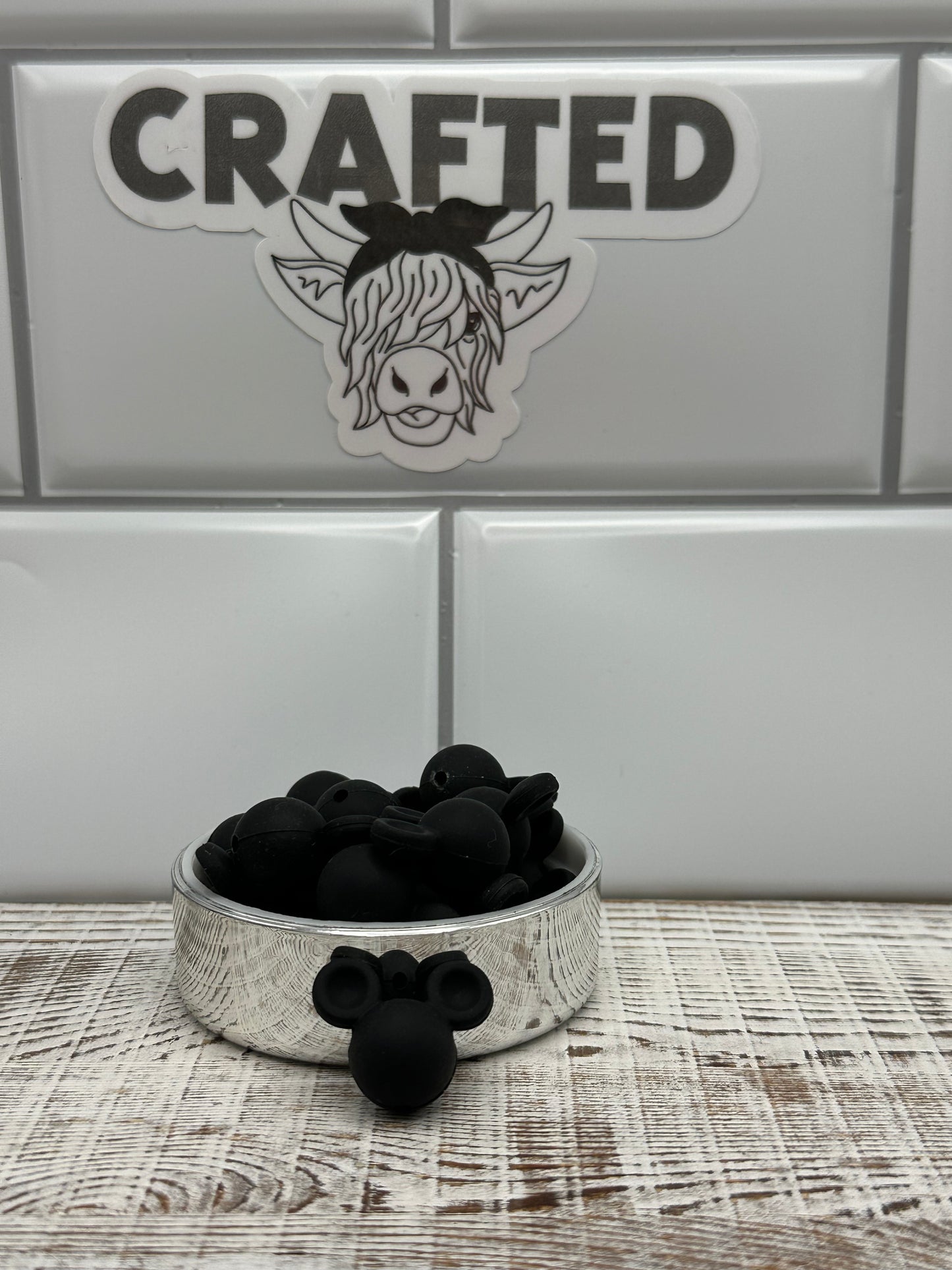Small black mouse head focal bead